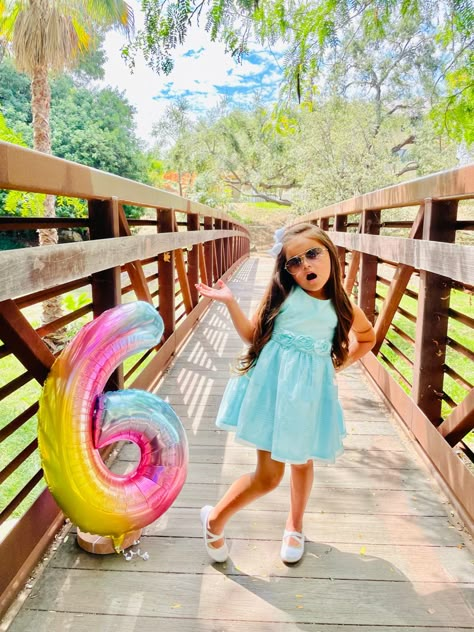 Sixth Birthday Photoshoot Ideas, Little Birthday Girl Photoshooting Outside, Little Birthday Girl Photoshooting, 3rd Birthday Girl Photoshooting Ideas, 6th Birthday Photoshoot Ideas, 5 Year Birthday Photoshoot, 6th Birthday Photoshoot, Birthday Poses, Toddler Portraits