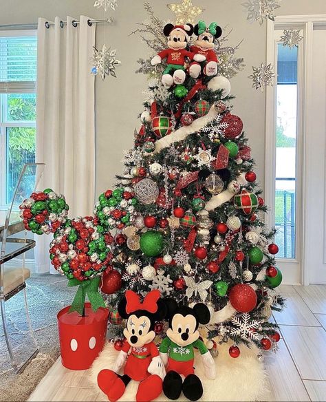 Disney At Home, Mickey Mouse Christmas Tree, Mickey Theme, Disney Christmas Decorations, Disney Christmas Tree, Minnie Mouse Christmas, Christmas Tree Decorating Themes, Minnie Christmas, Creative Christmas Trees