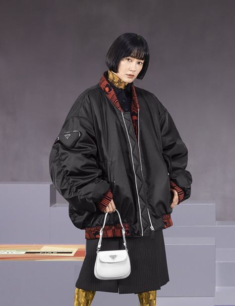 Prada Winter Outfit, Oversized Bomberjacket Streetstyle, Bomberjacket Streetstyle, Michael Kors Fall, Cute Modest Outfits, Souvenir Jacket, Down Puffer Coat, Winter Gear, Oversize Fashion