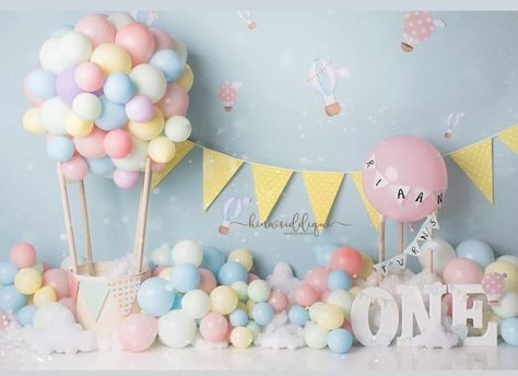 Cake Smash Decoration Ideas, Hot Air Balloon Birthday Theme, Balloon Birthday Themes, Cake Smash Inspiration, Party Balloons Diy, Studio Shoots, 1st Birthday Photoshoot, Candy Birthday Party, Smash Cake Photoshoot