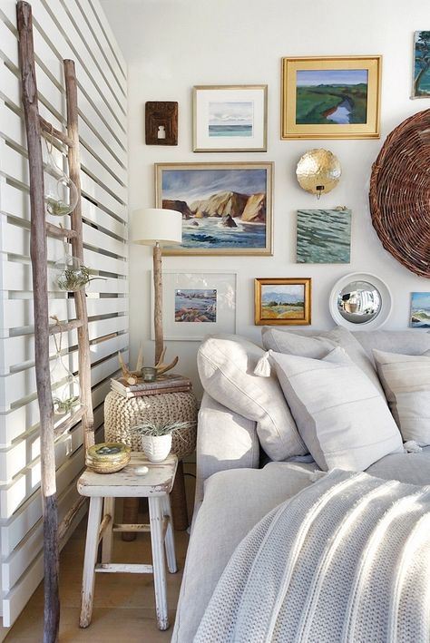 Coastal Apartment, Hang Artwork, Cali Style, Gallery Artwork, How To Hang, Beach Cottage Style, Coastal Cowgirl, Artwork Wall, Cottage Design