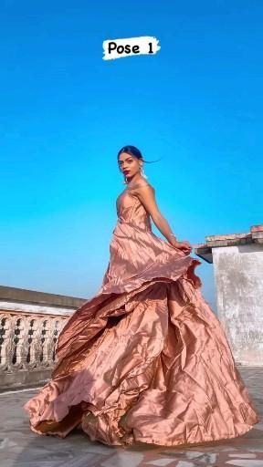 Photoshoot In Gown Dresses, Photo Poses In Gown Dress, Gown Poses For Women, Poses For Gown Dress, Photoshoot Gown Ideas, Model Photoshoot Poses Dresses, Poses For Gown Photoshoot, Poses In Gowns, Photo Poses In Gown