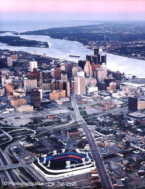 Aerial photo of Detroit with the old Tiger Stadium in the foreground. Detroit Pictures, Detroit Ruins, Detroit Skyline, Detroit Art, Tiger Stadium, Mlb Stadiums, Detroit History, Baseball Park, Windsor Ontario