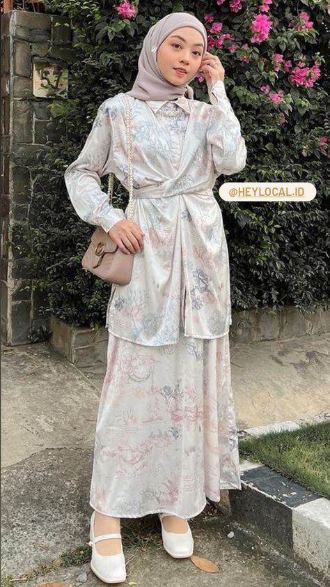 Hari Raya Outfit Ideas, Hari Raya Outfit, Raya Ootd, Tunik Hijab Style, Eid Fashion, Fashion Muslim, Ootd Dress, Muslim Fashion Hijab Outfits, Batik Fashion