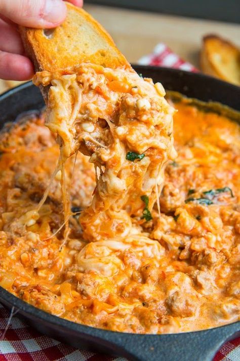 Lasagna Dip Recipe, Lasagna Dip, Lasagna With Cottage Cheese, Dip Recipes Crockpot, Bbq Chicken Dip, Crock Pot Dips, Birthday Party Snacks, Sweet Dips, God Mat