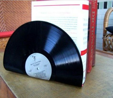 Record book end Vinyl Records Diy, Records Diy, Diy Bookends, Record Crafts, Old Vinyl Records, Old Records, Record Art, Diy Vinyl, Vinyl Record Album