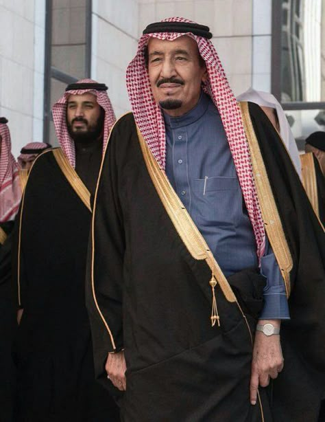 Saudi Kings, King Salman Saudi Arabia, Mohamed Bin Salman, Saudi Military, Saudi Men, King Salman, Saudi Arabia Culture, Saudi Arabia Flag, Blue Butterfly Wallpaper