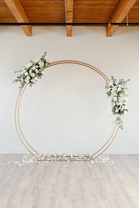 A January wedding never looked so good! Kristen and Ren kept things light and bright with a wildflowery white mix of peonies, roses, ranunculus, dubium, blanched ruscus, and genestra. Olive branches added a sage-colored softness to the overall look. At the altar, asymmetrical clusters of flowers on a minimalist gold wedding arch kept the focus where it should be: on Kristen and Ren’s new life together. Gold Wedding Arch, White And Green Flowers, Green Wedding Flowers, January Wedding, Olive Branches, Wedding Aesthetic, Soft Rose, Olive Branch, Ranunculus