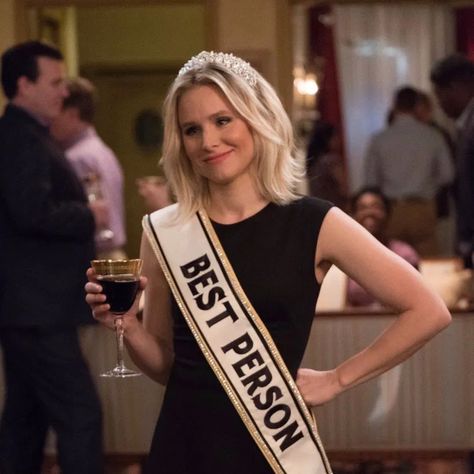 The Good Place Costume Ideas & Tips The Good Place Kristen Bell, The Good Place Halloween Costume, Costume Single Woman, Kristen Bell The Good Place, Kristen Bell Aesthetic, 3 People Costumes, Dr House, Kristen Bell, Everything Is Fine