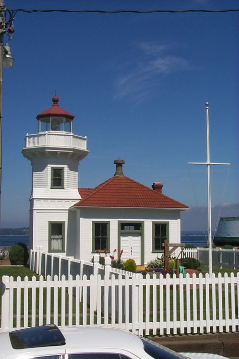 Mukilteo Lighthouse. Picture by Leesa. Mukilteo Lighthouse, Lighthouse Pictures, Lighthouse, Favorite Places