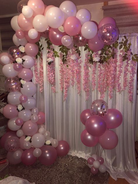 Pastel Chocolate, 17. Geburtstag, Tårta Design, Sweet 16 Party Decorations, 18th Birthday Party Themes, Birthday Decorations At Home, Sweet Sixteen Birthday Party Ideas, 18th Birthday Decorations, Pink Party Decorations