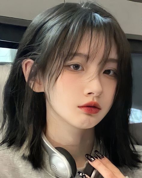 See Thru Bangs, Korean Air Bangs, Korean Bob, Bangs Short Hair, Prom Hairstyles For Short Hair, Face Framing Layers, Haircut Styles, Bangs Short, Hair Up Styles