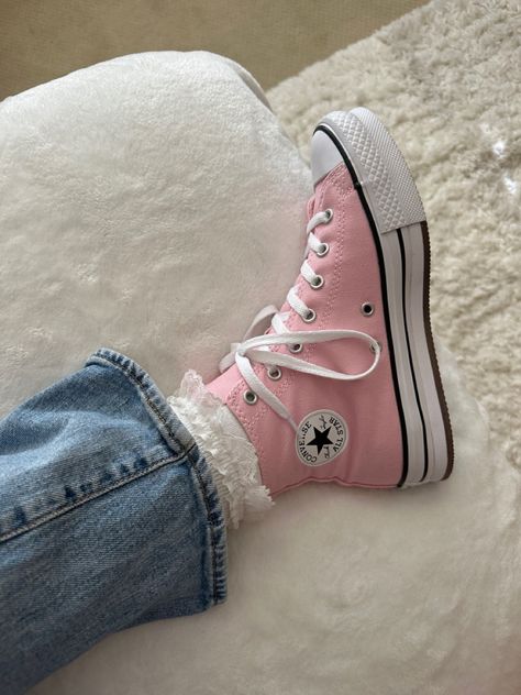 Pink Converse Aesthetic, Pink Converse Outfit, Light Pink Converse, Pink Chucks, Converse Aesthetic, Cute Converse, Pink Converse, Outfits With Converse, Girly Shoes