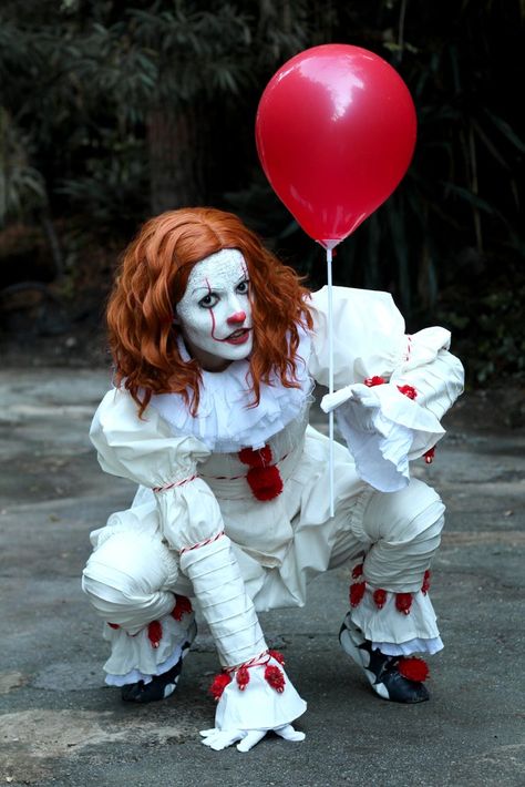 Pennywise the IT Clown: Full Costume, Shoes + Make-up Tutorial : 12 Steps (with Pictures) - Instructables Women It Costume, Pennywise Aesthetic, Pennywise Costume Female Diy, Pennywise Costume, Pennywise Halloween Costume, Scary Clown Costume, Clown Collar, Stephen King Novels, Bearded Lady