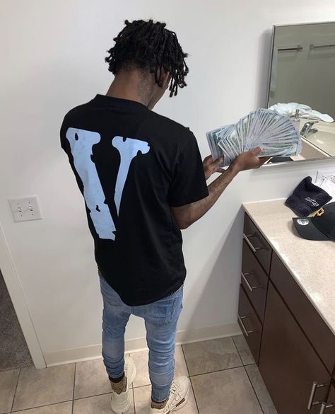 vlone Vlone Clothing, Mens Clothing Trends, Shirt Outfit Men, Black Men Fashion Swag, All Nike Shoes, Street Style Outfits Men, Mens Casual Dress Outfits, Nike Air Max Plus, Air Max Plus