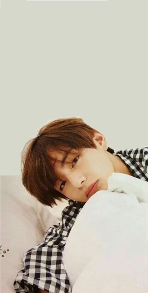 Taehyung Selca Wallpaper, Kim Taehyung Selca, Bts Wallpaper Desktop, Taehyung Selca, V Cute, Taehyung Photoshoot, Kim Taehyung Wallpaper, Angel Face, Drama Queens