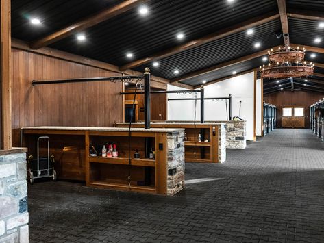 Step Inside JohnMel Stables, a Thoughtfully Designed Barn - STABLE STYLE Cow Barn Ideas, Fancy Horse Barns, Equestrian Facility Layout, Above Window Decor, Luxury Horse Stables, Horse Farm Layout, Luxury Horse Barns, Horse Stables Design, Dream Barn Stables