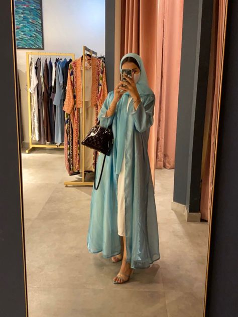 Emirati Women, Dubai Hijab, Saudi Style, Modern Hijab Fashion, Modest Fashion Hijab, Muslim Fashion Hijab Outfits, Pakistani Dresses Casual, Mode Abaya, Muslim Fashion Hijab