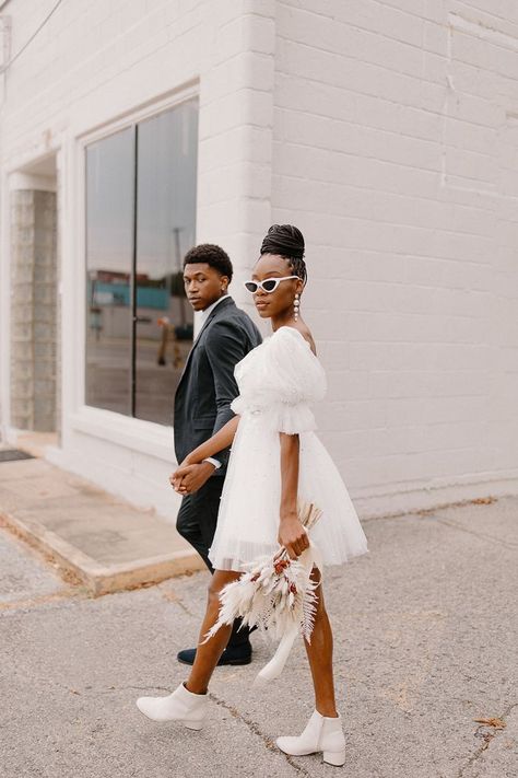 This modern and chic bride and groom is the epitome of urban chic | Image by Maya Lora Courthouse Wedding Dress Short, Urban Elopement, Courthouse Wedding Dress, Mini Wedding Dresses, Chic Brides, City Hall Wedding, Elopement Dress, Urban Wedding, Courthouse Wedding