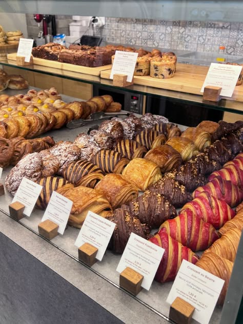 Paris Bakery, Bakery Aesthetic, Opening A Bakery, Bakery Shop Design, Dream Bakery, Bakery Interior, The Best Desserts, French Bakery, Bakery Design