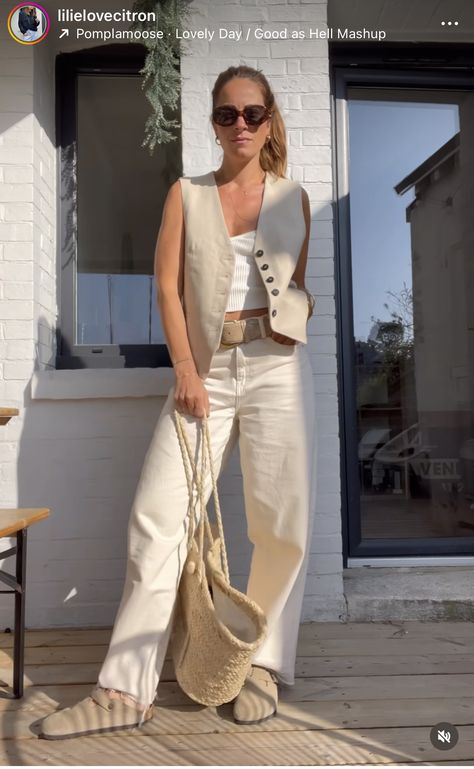 Cropped Linen Vest Outfit, Beige Linen Vest Outfit, Linen Waistcoat Woman Outfit, Outfit Sastrero, Beige Vest Outfit, Linen Vest Outfit, Outfit Gilet, Vest Street Style, Waistcoat Outfit