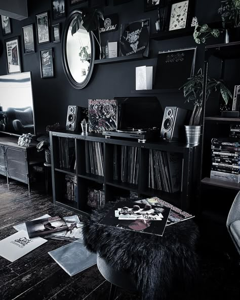 Acdc 80s, Modern Goth Home, Goth Living Room, Goth Interior, Gothic Interior Design, Gothic Living Room, Gothic Decor Bedroom, Goth Bedroom, Gothic Room