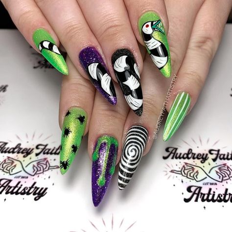 Sandworm Nails, Beetlegeuse Nails, Beetle Juice Nails Acrylic, Bettle Juice Nail Art, Beatle Juice Nail Art, Bettle Juice Nail Ideas, Beetlejuice Nails Short, Beetlejuice Nails Acrylic, Tim Burton Nail Art