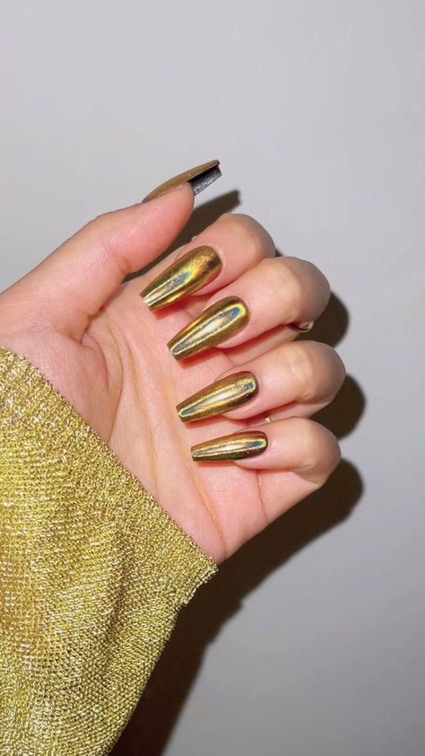 Silver & Gold Rainbow Chrome Powder Nail Metallic, Golden Nails Designs, Rainbow Chrome, Nail 2023, Metallic Art, Golden Nails, Beauty Hacks Nails, Pretty Nail Colors, Chrome Nails Designs