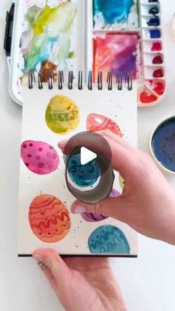 Anna Koliadych on Instagram: "Easter eggs with watercolor, incredibly cute and vivid. A fresh idea for an Easter card 🥰🐥🪺 #watercolor #watercolourpainting #watercolortutorial #craft #easter #eastereggs" Watercolor Easter Art, Craft Easter, Summer Art Projects, Bazaar Ideas, Card Watercolor, Watercolor Bookmarks, Water Colours, Watercolor Projects, Easter Art