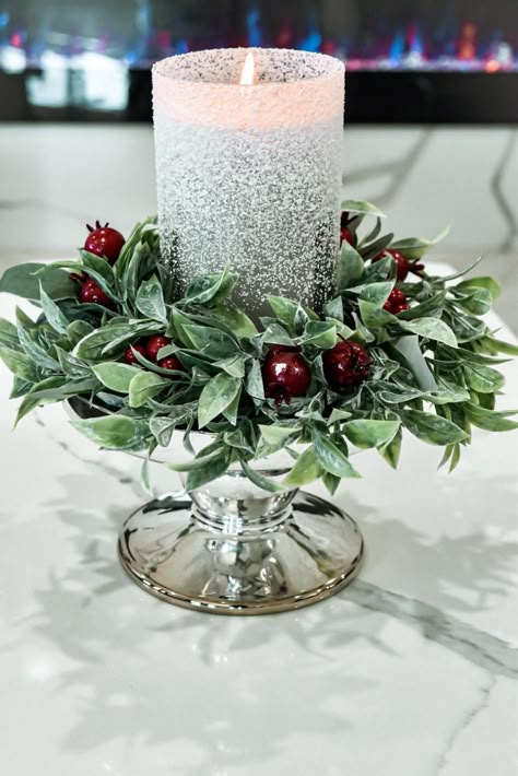 Xmas Table Centres, Table Centres For Christmas, Xmas Centerpiece Ideas Table Decorations, Christmas Wreath Table Centerpiece, Christmas Floral Arrangements Diy Simple, Center Piece For Dining Table Christmas, Christmas Round Table Centerpieces, Christmas Center Piece Decor Ideas, Christmas End Table Decor