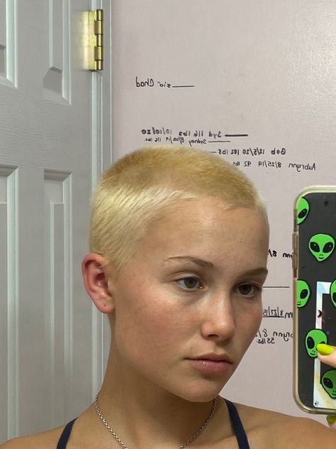 Bleach Buzzcut, Bleached Buzzcut Women, Women Buzzcut, Buzzed Hair Women, Buzzcut Girl, Buzz Cut Women, Girls With Shaved Heads, Shaved Head Women, Buzzed Hair