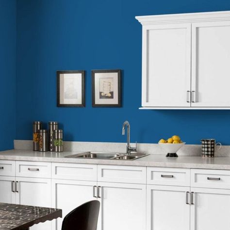 29 Best Paint Colors for a Kitchen You'll Never Want to Leave - Bob Vila Color For Small Kitchen, Small Kitchen Paint Ideas, Blue Kitchen Paint, Blue Dining Room Walls, Best Wall Colors, Best Kitchen Colors, Blue Painted Walls, Dining Room Blue, Kitchen Wall Colors