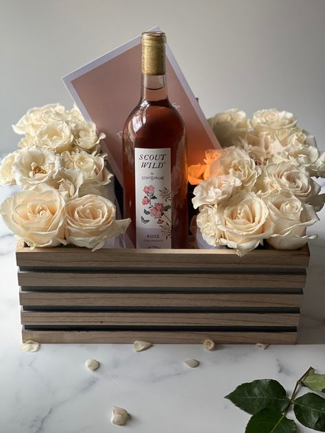 5 easy steps to create a beautiful floral box, basket, or crate for any occasion! Wine Bottle Box, Homemade Gift Baskets, Gift Crates, Flower Bottle, Wine Gift Boxes, Bridal Shower Diy, Flower Arrangements Simple, Drink Gift, Bottle Box