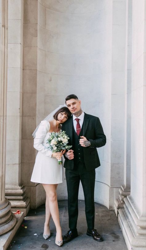 Courthouse Wedding Photos, Courthouse Wedding Dress, Dresses For Weddings, Civil Wedding Dresses, Wedding Picture Poses, Wedding Court, City Hall Wedding, Courthouse Wedding, Civil Wedding