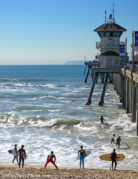 Surfers line up next to the Huntington Beach Pier via socaldailyphoto Surfing Pics, Boat Drinks, Beach Culture, Huntington Beach Pier, Ca History, Huntington Beach California, Beach Pier, Huntington Beach Ca, San Fernando Valley