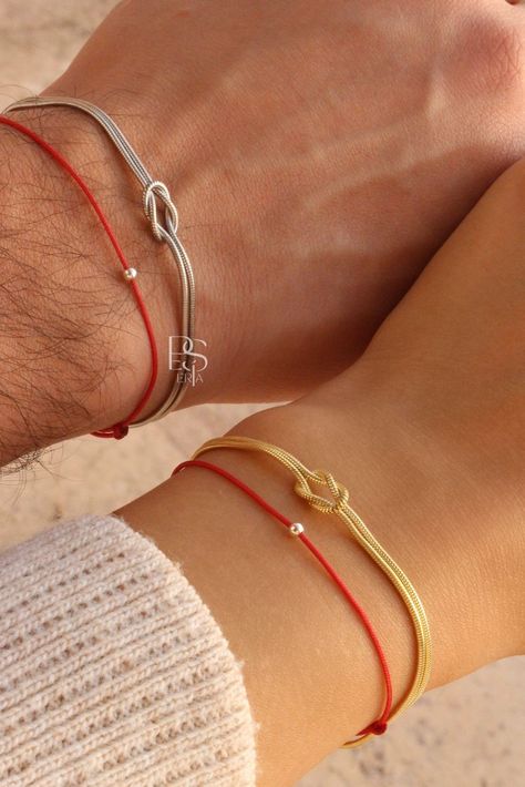 Couple bracelets representing the eternal love of love! Couple Bracelets Aesthetic, Love Knot Bracelet, Bracelet Boyfriend, Couples Custom, Bracelet Couples, Bracelet Couple, Couple Bracelet, Custom Bracelet, Couple Jewelry