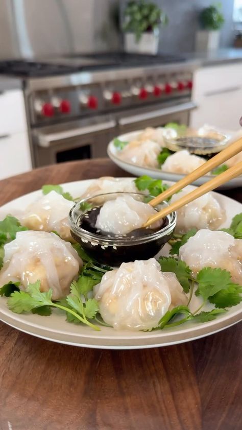 Healthy Recipes 🥗 | Healthy steamed shrimp rice paper dumplings✨ by @maxiskitchen For the Dumplings:▪️1 lb. Raw Peeled and Deveined Shrimp, cut into small… | Instagram Rice Paper Dumplings, Shrimp Rice, Clean Eating Guide, Shrimp Dumplings, Steamed Shrimp, Full Recipes, Shrimp And Rice, Chili Garlic Sauce, Chili Oil