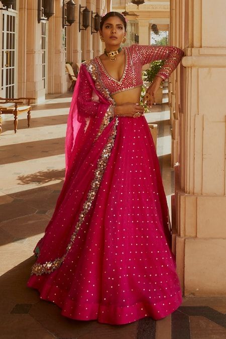 Sequins Lehenga, Vani Vats, Organza Lehenga, Indian Outfits Lehenga, Lehenga Designs Simple, Lehenga Blouse Designs, Organza Blouse, Lehenga Wedding, Pink Lehenga