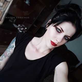 Image may contain: 1 person, selfie and closeup Old Goth, Goth Model, Goth Women, Alternative Girls, Lipstick Shades, Pale Skin, Instagrammer, Messy Hairstyles, Smokey Eye