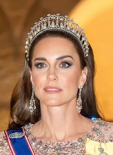 #worldaristocracy Kate Middleton Makeup, Kate Middleton Queen, Kate Middleton Style Outfits, Düşes Kate, Princesse Kate Middleton, Rainha Elizabeth Ii, Princess Katherine, Royal Beauty, Catherine The Great