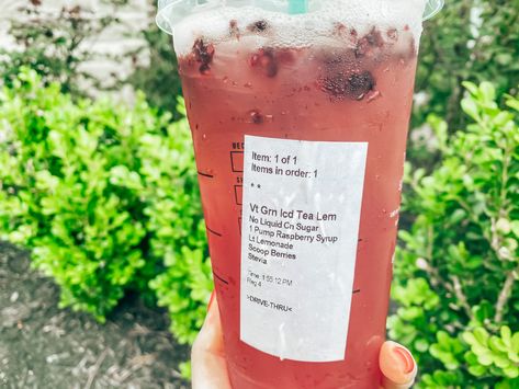 HEALTHY STARBUCKS DRINK ORDER: Raspberry Green Tea Lemonade Starbucks Green Tea Drinks, Raspberry Green Tea, Low Calorie Starbucks Drinks, Starbucks Green Tea, Green Tea Lemonade, Starbucks Tea, Green Tea Drinks, Cold Starbucks Drinks, Pregnancy Tea