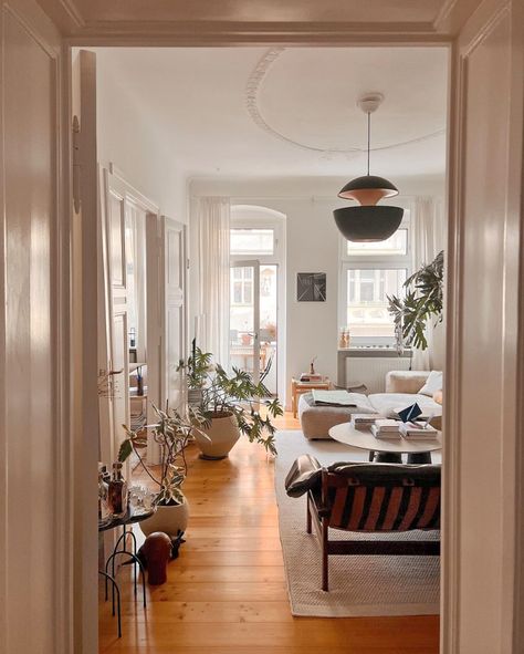 my scandinavian home: Plants, Art and Design in a Beautiful Berlin Apartment My Scandinavian Home, Home Plants, Berlin Apartment, Plants Art, Scandinavian Apartment, Scandinavian Interiors, Apartment Diy, Romantic Homes, Scandinavian Home