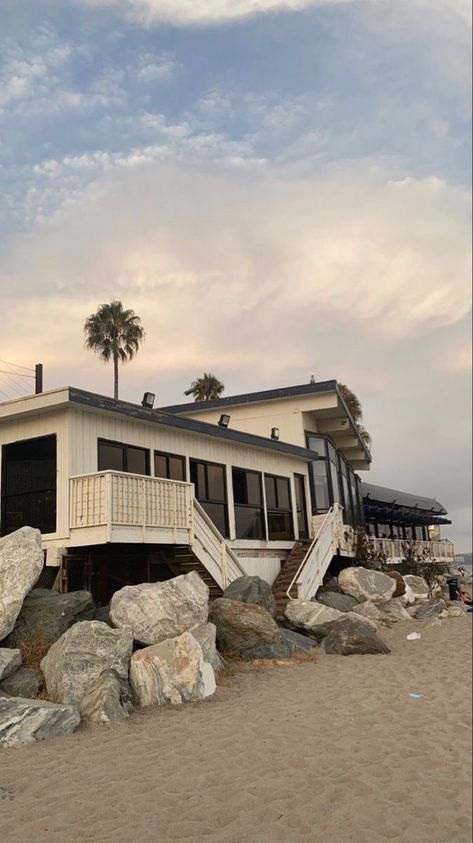 Heart Bones, House On The Beach, Malibu Rising, Malibu House, Beach House Aesthetic, Malibu Beach House, Dream Beach Houses, American House, House By The Sea