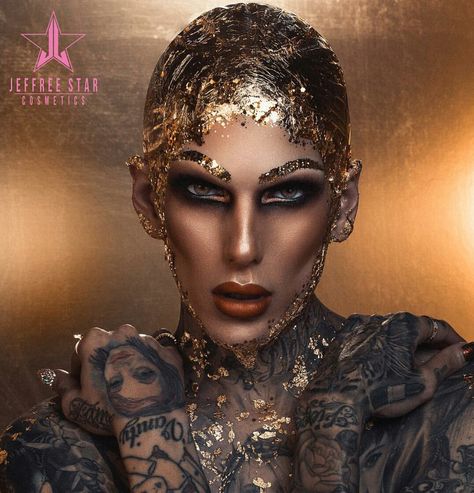 This is EPIC. Jeffree Star. Jeffree Star Instagram, Jeffree Star Androgyny, Middle Eastern Makeup, Jeffrey Star, Bad Eyebrows, Beauty Killer, Arabian Beauty Women, Stunning Makeup, Makeup Rooms