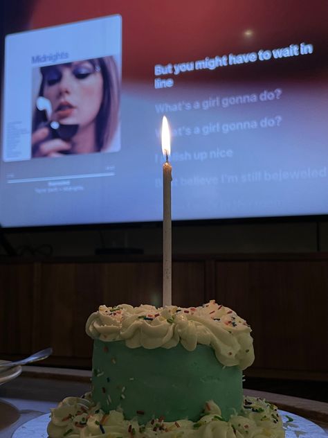 Birthday Ideas Balloons, Aesthetic Happy Birthday, Balloons Aesthetic, Smile Cake, Taylor Album, Midnights Taylor Swift, Midnights Taylor, Taylor Core, Taylor Swift Birthday