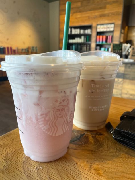 Pink Drink With Vanilla Cold Foam, Starbucks Drinks 2024, Vanilla Cold Foam, Best Energy Drink, Cold Starbucks Drinks, Iced Starbucks Drinks, Strawberry Oatmeal, Starbucks Rewards, Candy Drinks