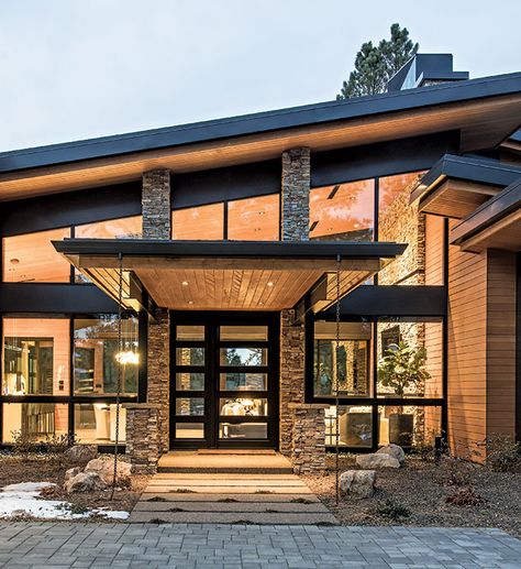 Black Mountain House Exterior, Mountain Contemporary Home Exterior, Modern Front Porch Ideas Entrance, Modern Rustic House Design, Mountain Modern Home Exterior, Modern Lake House Exterior, Mountain Homes Exterior, Modern Mountain Home Exterior, Industrial Exterior Design