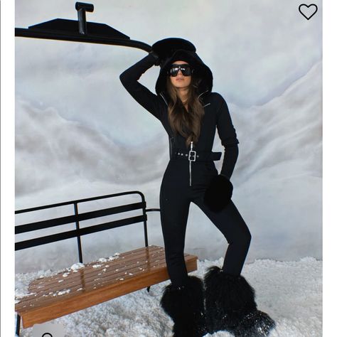 Nwt Weworewhat Black Ski Suit With Removable Faux Fur Hood Ski One Piece Suit, Colorado Fits, Snowsuit Women, Winter Bachelorette, Colorado Fashion, Ski Trip Outfit, Ski Style, Ski Jumpsuit, Ski Helmet