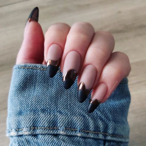 Matte And Chrome Nails, Matte Chrome Nails, Graphic Nails, Gold Chrome, Chrome Nails, Matte Nails, Decor Kitchen, Nail Tips, Nail Inspo