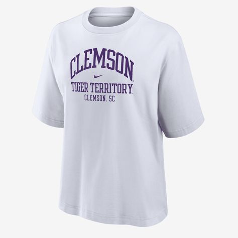 Made with soft cotton, this roomy Clemson tee gives you a relaxed look without feeling too oversized and lets your cheer on the Tigers in comfort. Ucla College, Clemson Tigers, College Sports, Sports Top, Tigers, Nike Women, Coaching, Nike, T Shirt